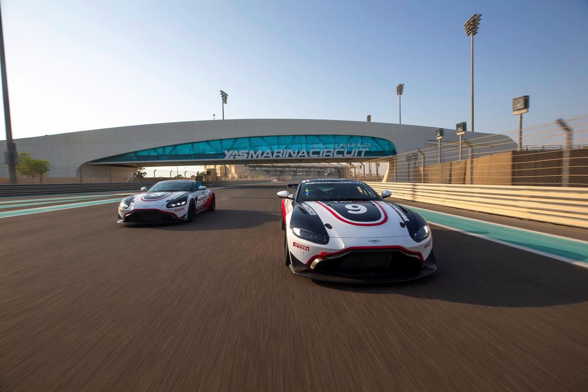 Dubái & Abu Dabi conduccion-aston-martin