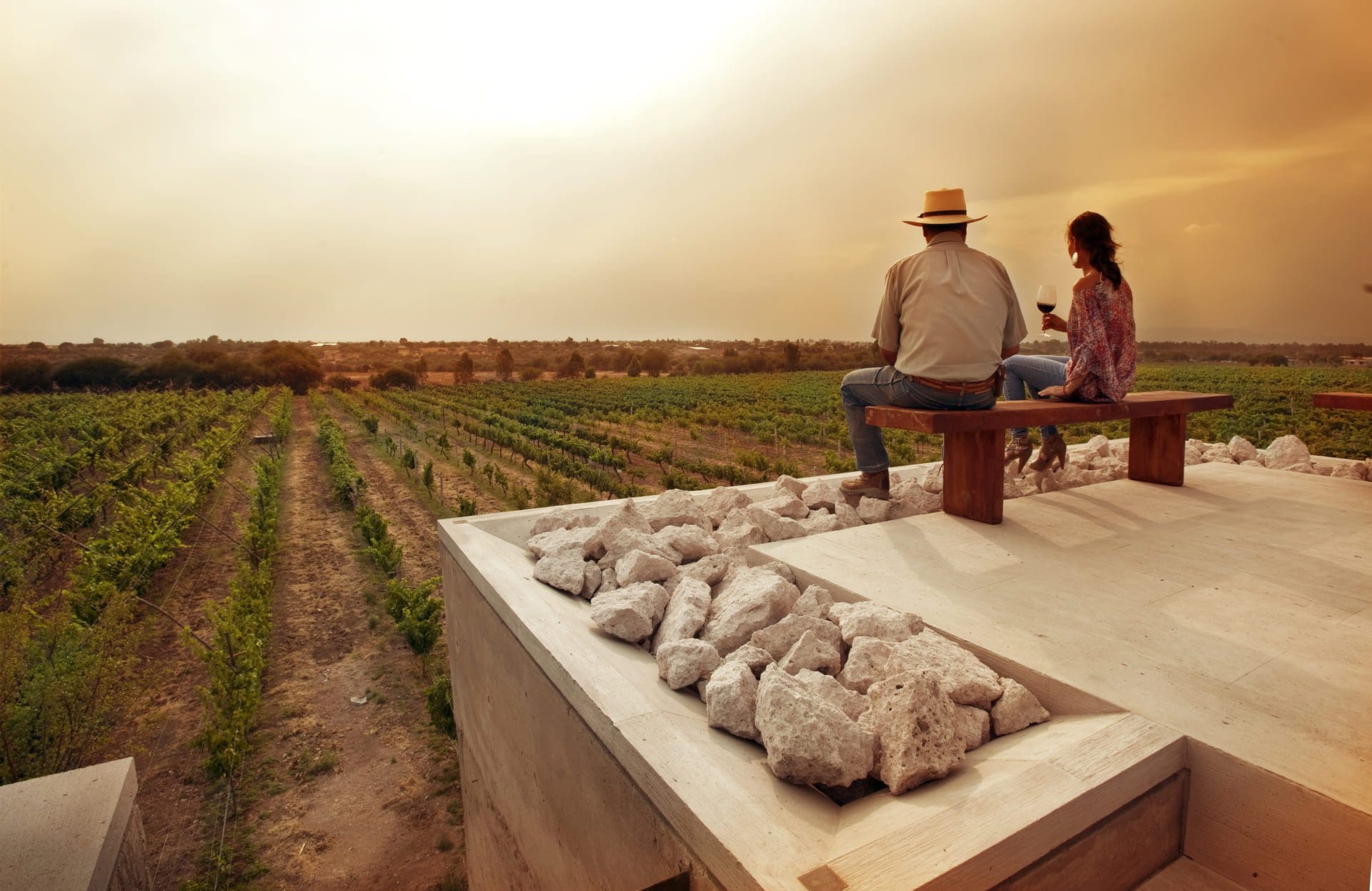 Pareja bebiendo vino en rancho el Pepenacho