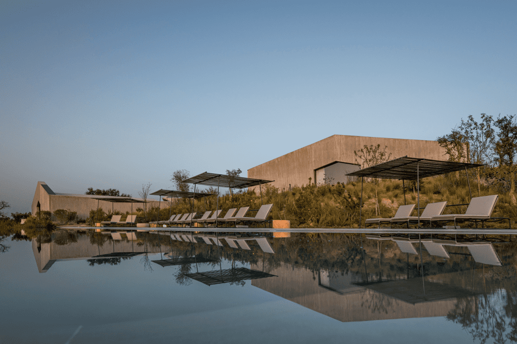 Piscina infinita villa en melides Portugal