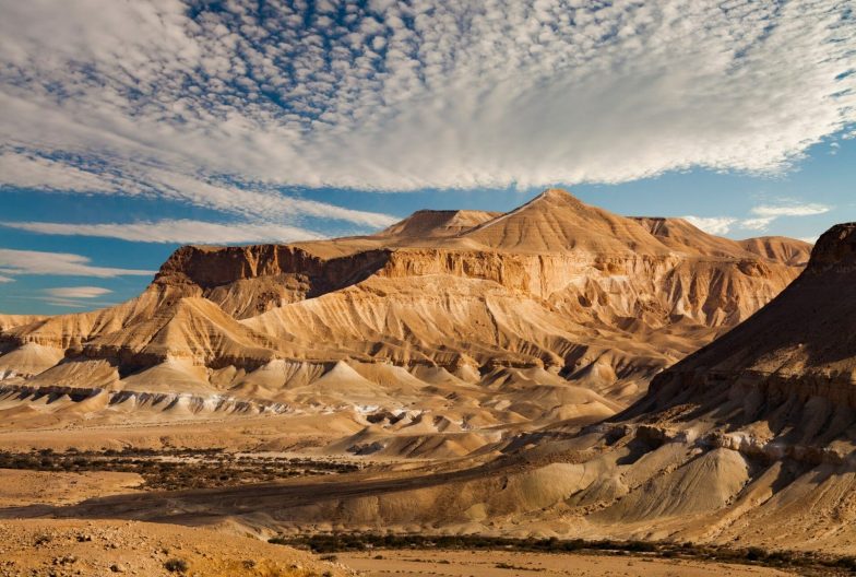 El famoso desierto del Negev en Israel al atardecer.